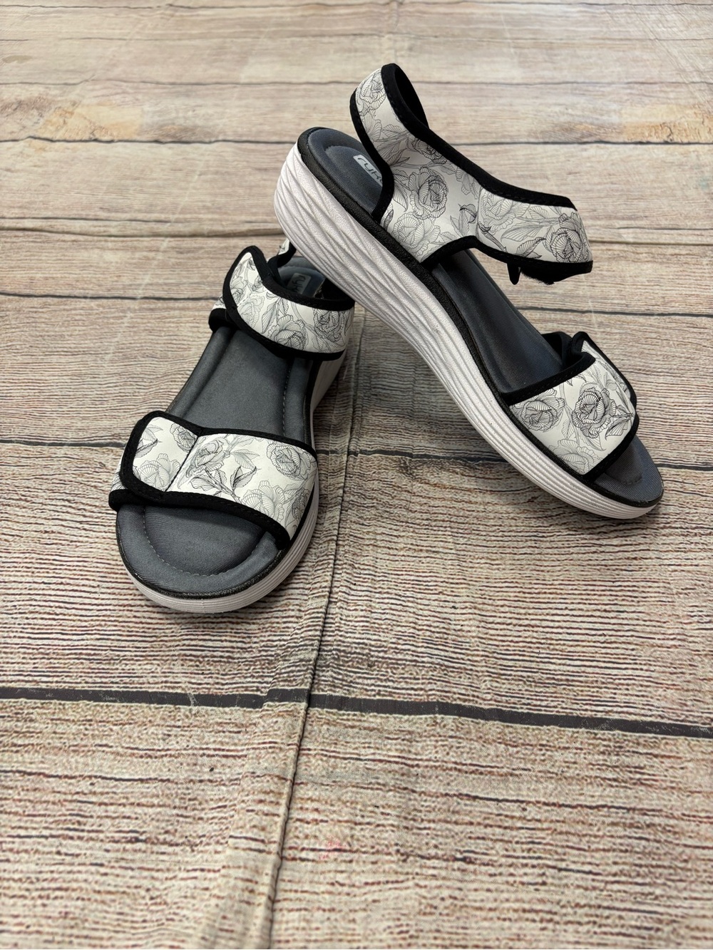 😍 Women's Ryka Floral Print White and Black Comfort Sandals